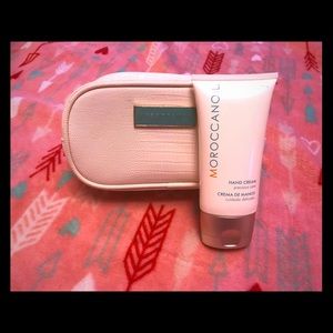 Moroccanoil accessory bag and lotion